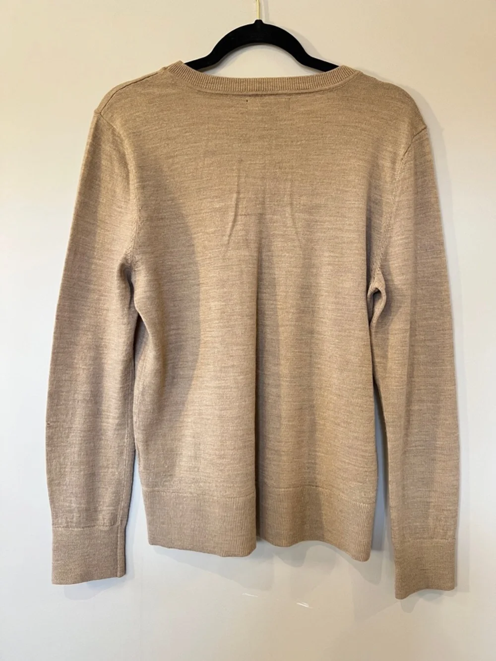 ✌🏻 2 pack of Banana Republic Men’s Merino Wool Sweaters - Beige/ Grey - Picture 5 of 8